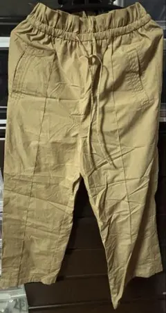 GU ベージュ カジュアルパンツ