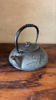 E-1 ヴィンテージ 鉄瓶 鉄器 アルミやかん アンティーク 骨董 古道具レトロ 時代物 鉄瓶 アルミやかん 鋳物 彫刻 茶道具 骨董品 古道具 - メルカリ