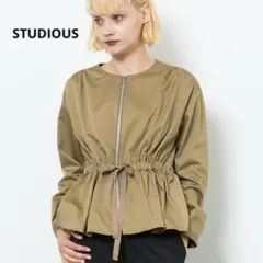極美品 STUDIOUS シャーリングブルゾン ベージュ ノーカラー リボンのサムネイル