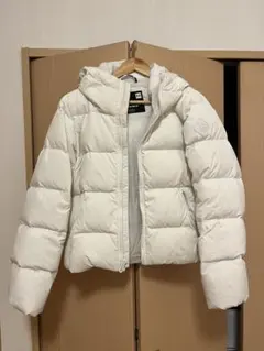 Under Armour フード付きホワイトダウンジャケット　レディース