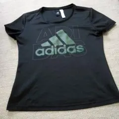 黒ティーシャツ