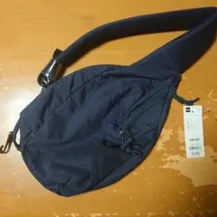 GU　新品未使用　スリングショルダーバッグ　男女兼用