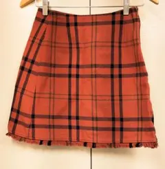 GU オレンジ チェック柄 ミニタイトスカート 　 写真2の色が近いと思います。