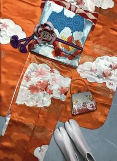 アンティーク振袖 オレンジ 百合の刺繍 可愛い振袖