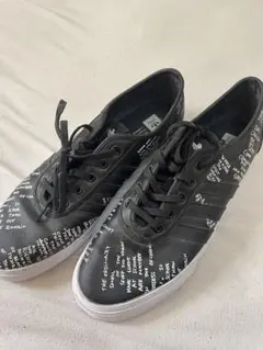 Adidas 手書きデザイン ブラックスニーカー