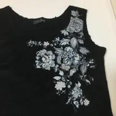 ❤️未使用❤️センソユニコ　NERO　日本製　ラメ　花柄　タンクトップ　ブラックのサムネイル