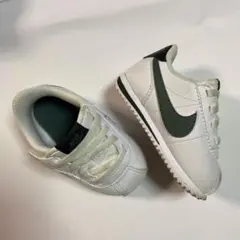 Nike キッズスニーカー ホワイト/グリーン