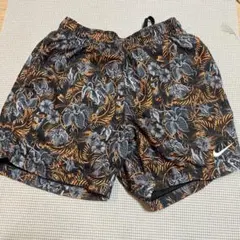NIKE フローラル柄 ショートパンツ Mサイズ　※まとめ買い可のサムネイル