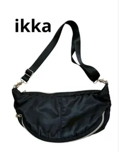 ikka ナイロンショルダーバック　ブラック　ゴールド