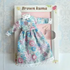 27センチドールサイズの服ハンドメイド ふんわり刺繍ワンピース