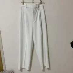 UNIQLO タックワイドパンツホワイト
