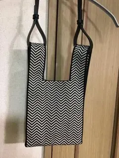 ❣️ニット　ゼブラ柄　ミニトートバッグ❣️ショルダーベルト付き❣️