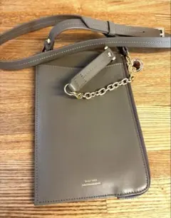 23区 スマホショルダー　レザーモバイルポーチ グレージュのサムネイル