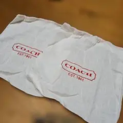 COACH 赤いロゴ 白い保存袋（巾着袋）2つ