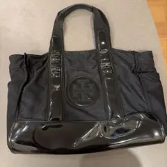 トリーバーチ　ブラック トートバッグ 光沢デザイン