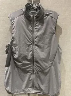 美品　Arc'teryx norvan Insulated Vest Mサイズのサムネイル
