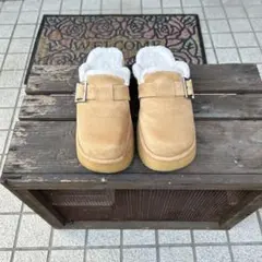 再値下げしました。CHARLES & KEITH ベージュ スエード ファー