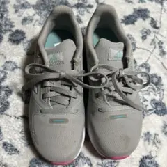 adidas キッズスニーカー