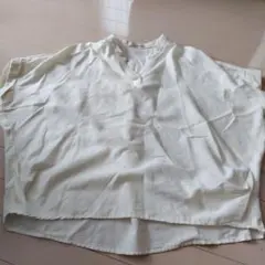 SHOO-LA-RUE アイボリー Vネック 半袖シャツ