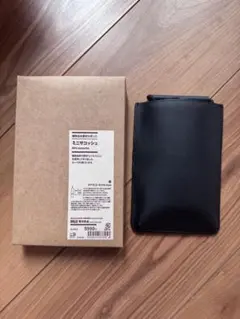 【新品】無印良品 植物由来素材を使った ミニ サコッシュ 黒色 箱あり 合皮