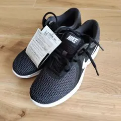 ナイキ レボリューション スニーカー