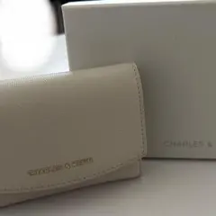 CHARLES & KEITH 三つ折財布