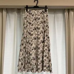ユニクロ　花柄　ホワイト　プリーツスカート