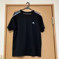 adidas ブラック Tシャツ ストライプデザイン