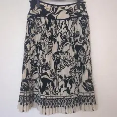 【美品✨️】ルイフェロー 花柄プリーツスカート ひざ丈 黒とベージュのサムネイル