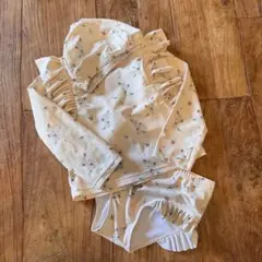 女の子　水着　フリル付き花柄水着　3点セット　 110 セパレート水着
