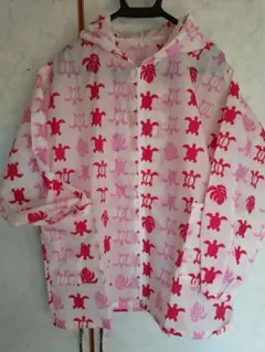 フード付き赤とピンクの農作業用ヤッケ