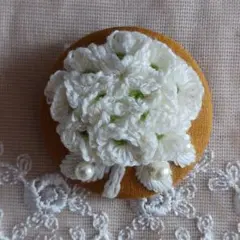 ハンドメイド刺繍ブローチ　紫陽花　アナベル