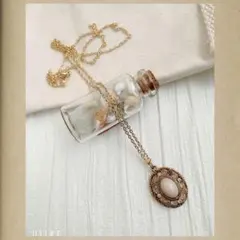 ベージュ オーバル型ペンダントネックレス