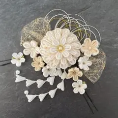 つまみ細工　髪飾り　✴︎雅✴︎ホワイトベージュ 成人式卒業式　No.455再販77