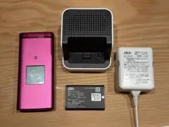 KYOCERA KYF36 au 携帯電話本体 ピンク　充電器新品バッテリー2個 KYOCERA KYF36 au 携帯電話本体 ピンク 充電器新品バッテリー2個