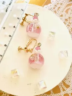 レジン　可愛い　キラキラ　イヤリング　夢かわ　ピンク　フェミニン　ドライフラワー