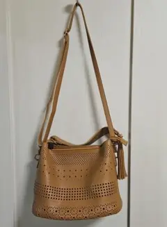 アーノルド・パーマー　2WAYパンチングショルダー　キャメル