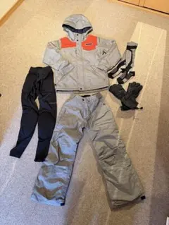 BURTON スキーウェア 上下セット Mサイズ　140