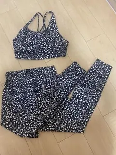 ティゴラ　ヨガウェア　上XL、下L