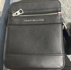 TOMMY HILFIGER ブラックショルダーバッグ