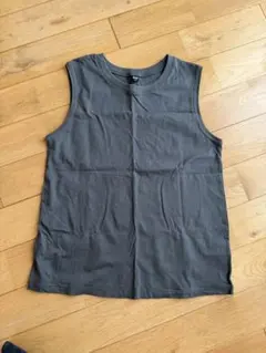 UNIQLOノースリーブ Tシャツ