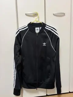 adidas ブラック ジップアップジャケット