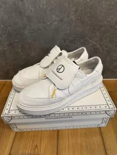 Nike KWONDO01 PEACEMINUSONE ホワイトスニーカー