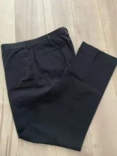 ユニクロ　黒　感動パンツ　スラックス