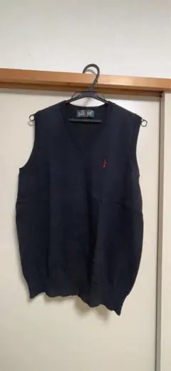 イーストボーイ　黒のVネックノースリーブスクールベスト