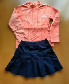 オレンジ長袖トップスと黒スカートセット