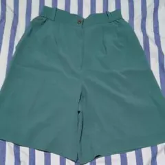 グリーンショートパンツ ポリエステル素材