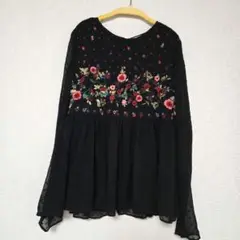 ZARA　花柄刺繍ブラウス