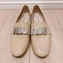 ♥️美品♥️MIU MIU ロゴビジューエナメルローファー靴 ヌードピンクのサムネイル