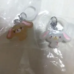 サンリオキャラクターズ　ゆるっとめじるしアクセサリー　くろうさ　しろうさ